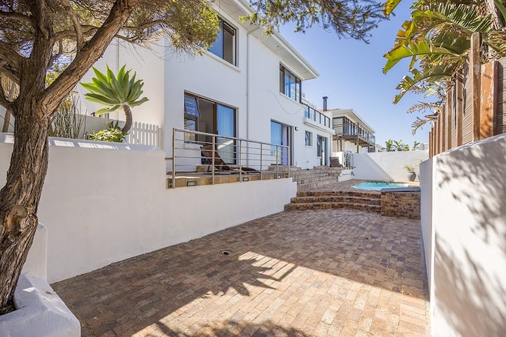 3 Bedroom Property for Sale in Beachfront Western Cape